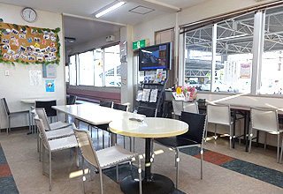 佐賀城北自動車学校　待合室